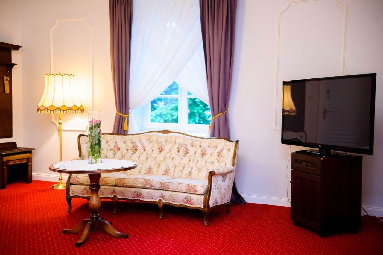 Hotel Dwor Sójki エクステリア 写真