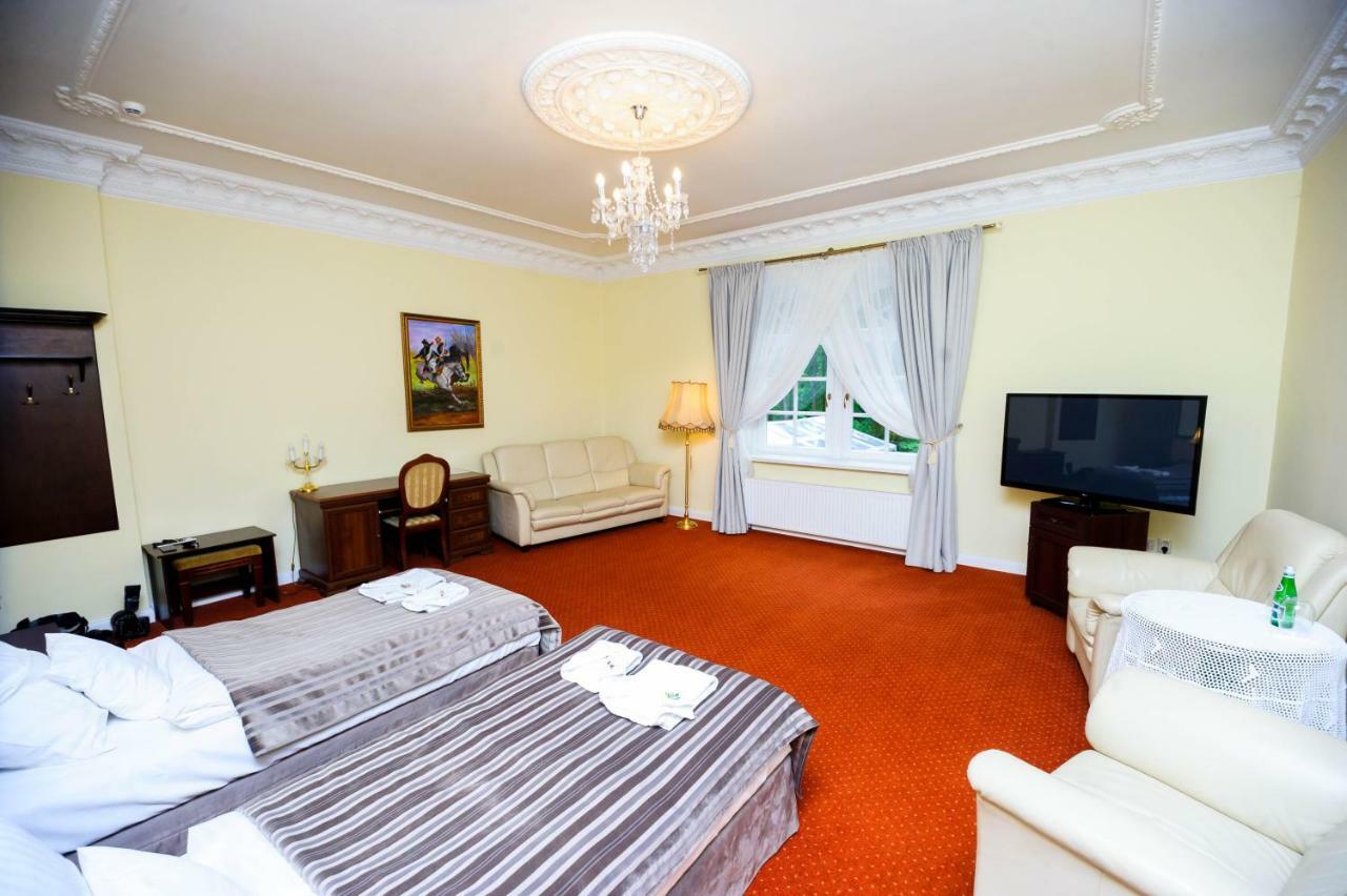Hotel Dwor Sójki エクステリア 写真