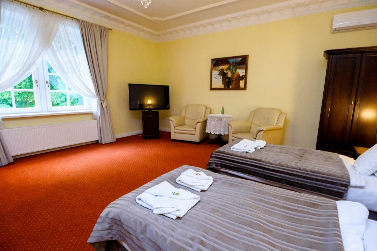 Hotel Dwor Sójki エクステリア 写真