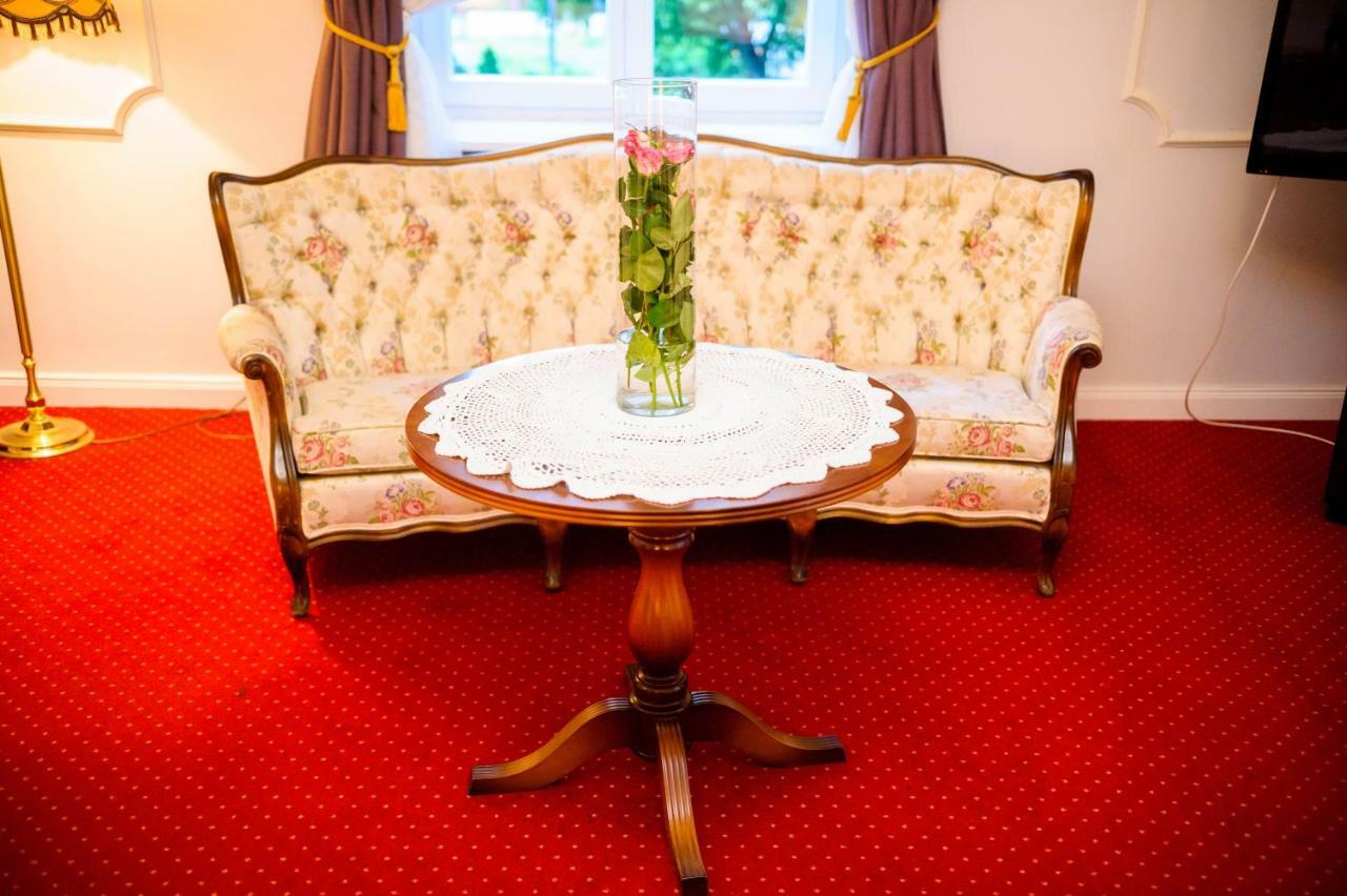 Hotel Dwor Sójki エクステリア 写真