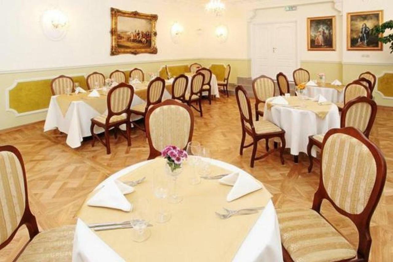 Hotel Dwor Sójki エクステリア 写真