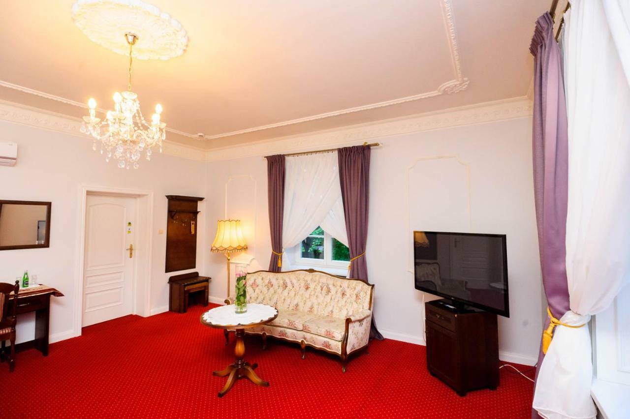 Hotel Dwor Sójki エクステリア 写真