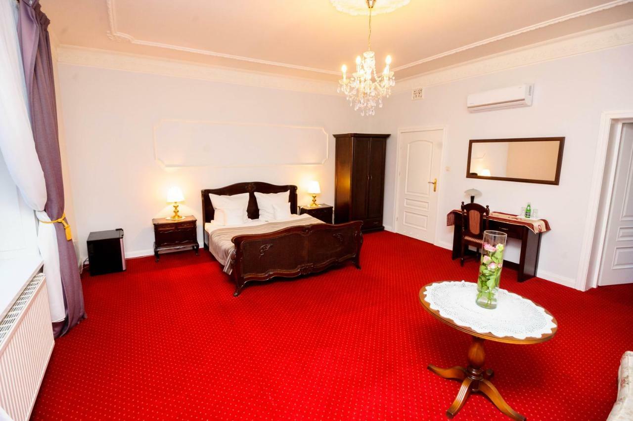 Hotel Dwor Sójki エクステリア 写真