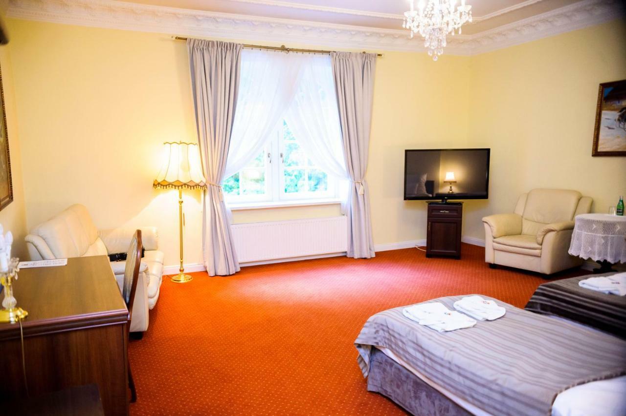 Hotel Dwor Sójki エクステリア 写真