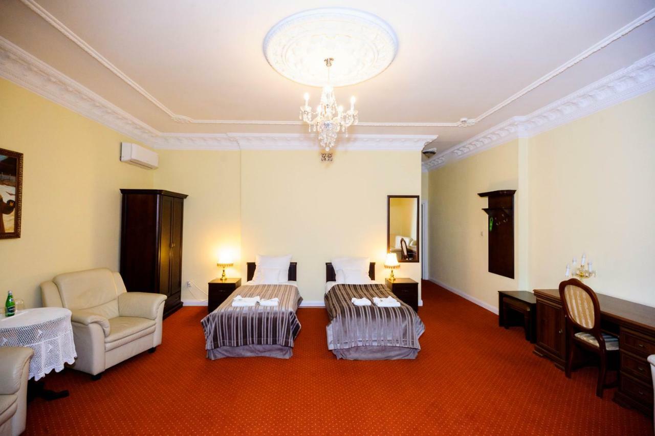 Hotel Dwor Sójki エクステリア 写真