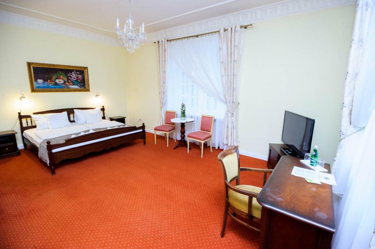 Hotel Dwor Sójki エクステリア 写真