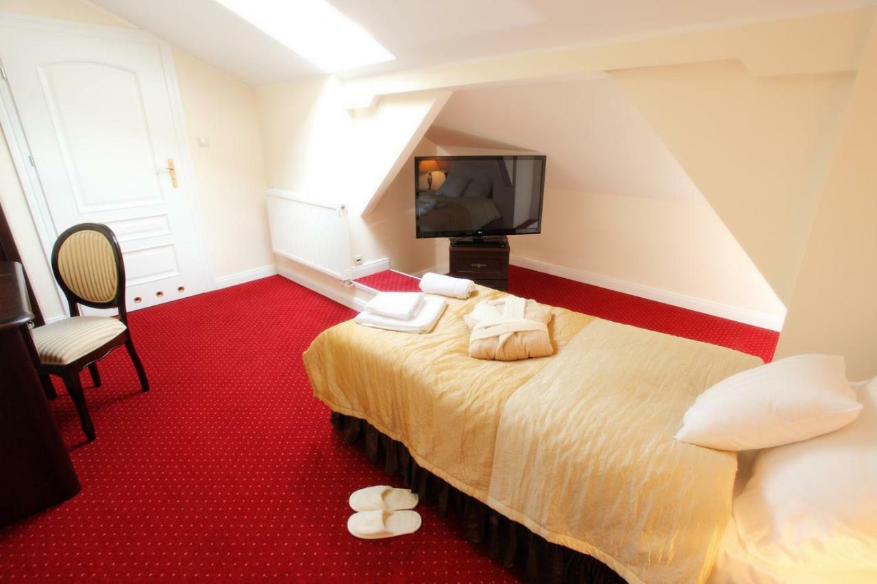 Hotel Dwor Sójki エクステリア 写真