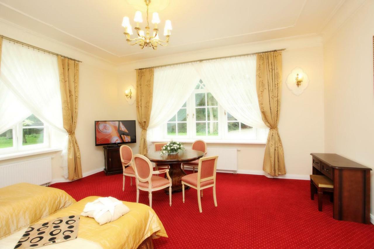 Hotel Dwor Sójki エクステリア 写真
